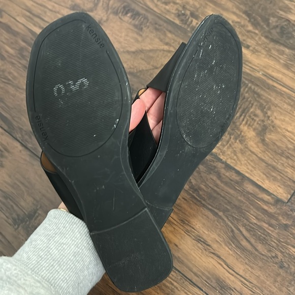 Kensie Women's Black Crisscross Sandals - Picture 4 of 5